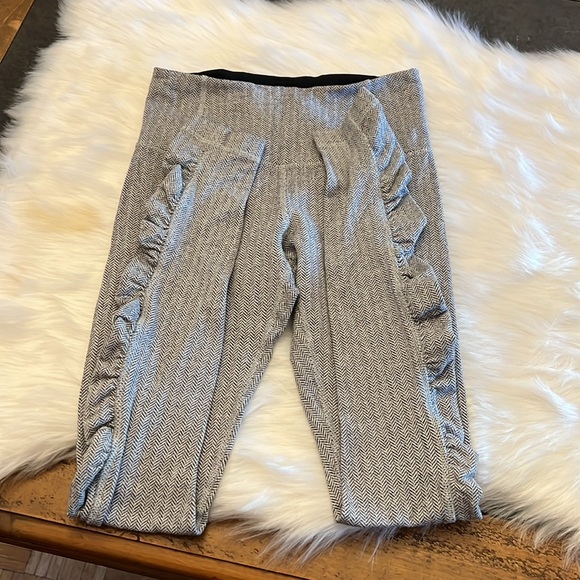 Lululemon Ghost Herringbone Leggings! size 2 - Picture 3 of 6